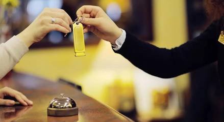 智能入住 人工智能如何重塑旅游住宿服務新體驗